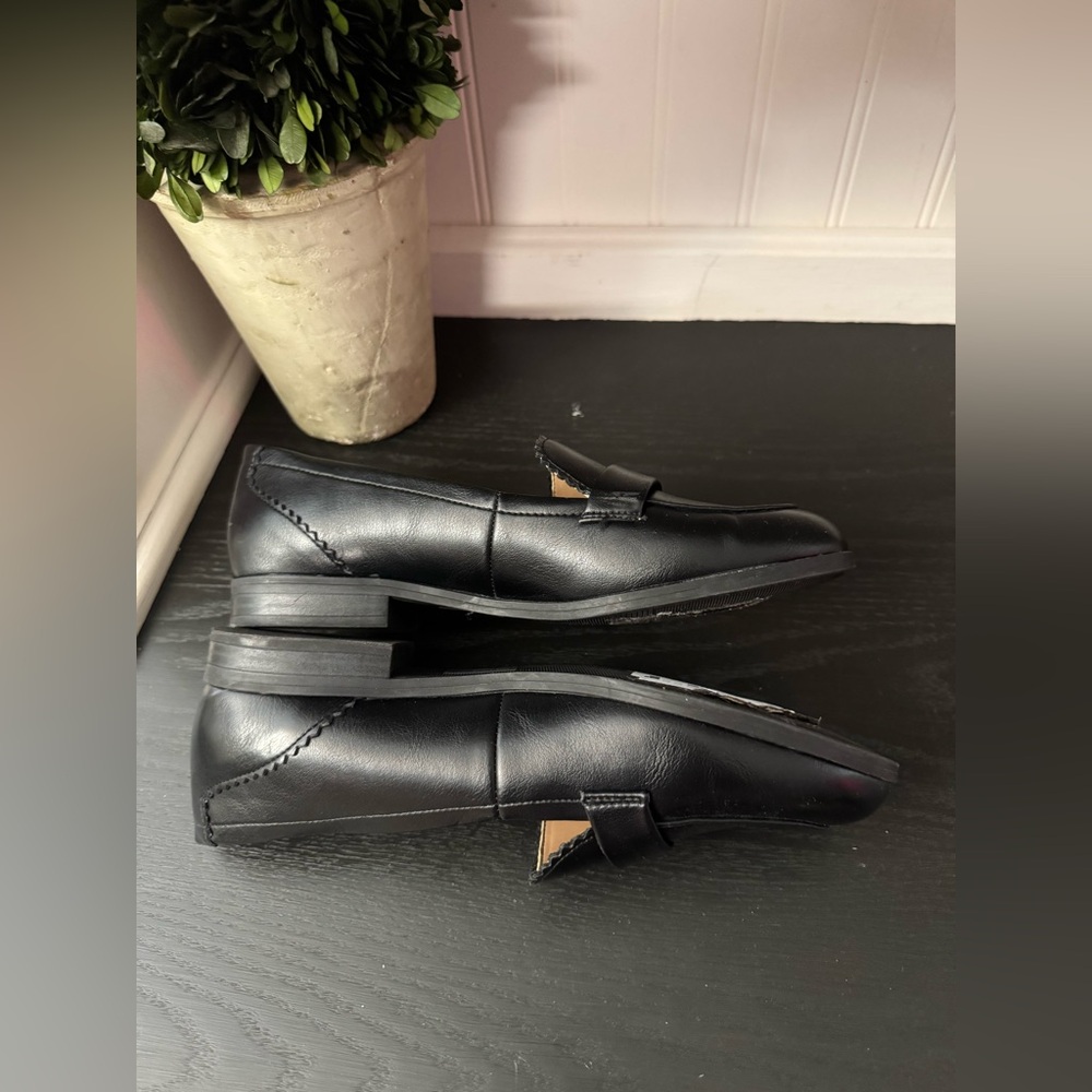 Women's Naturalizer Black Loafers - Picture 9 of 13